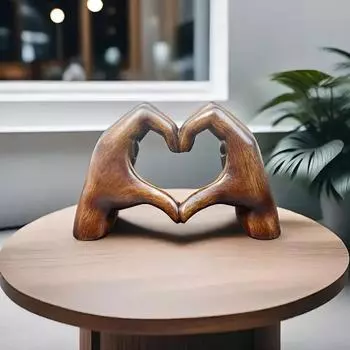 Faux Wood Grain Love Sign Sculpture Resin Hand Ornament Charming Wooden Heart Shape Gesture Statue for Home Office Decoration
