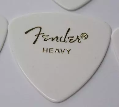 Медиатор Fender x 10 Треугольный HEAVY-WHT белый