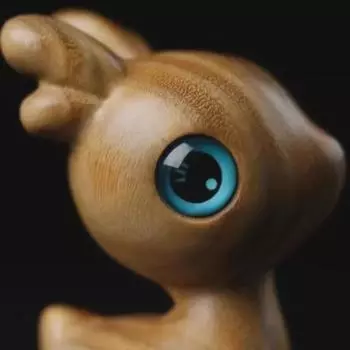 Фигурка оленя из зеленого сандалового дерева, вырезанная вручную - декоративный элемент из цельного дерева