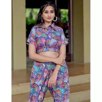 Фиолетовый комплект из 2 предметов с принтом: Непринужденный стиль и универсальность в одном шикарном ансамбле S