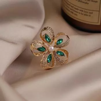 Five-leaf Flower Brooch Exudes A Sense of High-end Light Luxury and Fashionable Pearl Brooch Cardigan