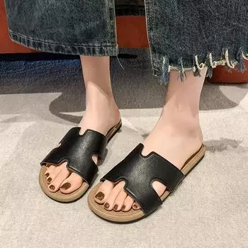 Flat bottom silver small cool slippers women s 2025 new summer wear lazy soft bottom seaside beach one-word slippers 35