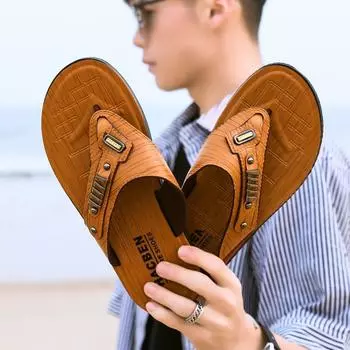 Flip-flops men s fashion European and American clip slippers flat-bottomed beach shoes lightweight soft-soled men s sandals sand Shoes 39 светло-коричневого