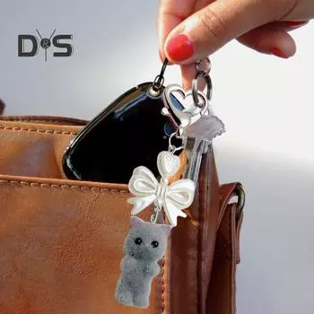 Флокированный брелок-подвеска в виде кота, украшение в виде банта, брелок в форме сердца, кошелек, рюкзак, подвесное украшение для ключей от машины белый