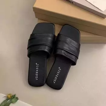 Folded soft leather slippers for women to wear summer soft flat-bottomed seaside vacation beach shoes one-word sandals 35