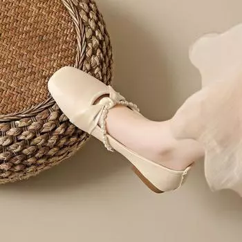 Foreign trade French gentle single shoes women s spring flat bottom 2025 new pearl ladyshoes soft sole Doudou shoes large size women 35