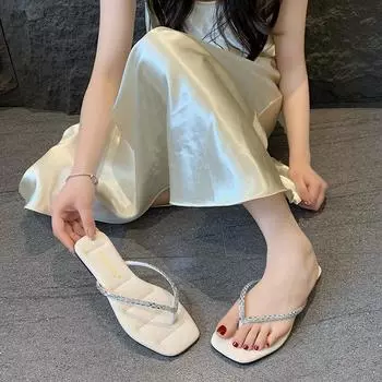Foreign trade large size herringbone 2024 summer new solid color rhinestone square head foot clip fashion style women s thick-soled slippers 35 серебряный