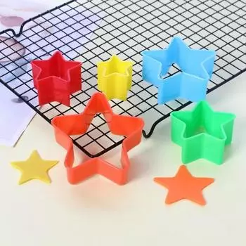 Формы для выпечки печенья 5 или 6 штук случайного цвета, нарезка фруктов и овощей, муссовые кольца, формы для печенья и торта