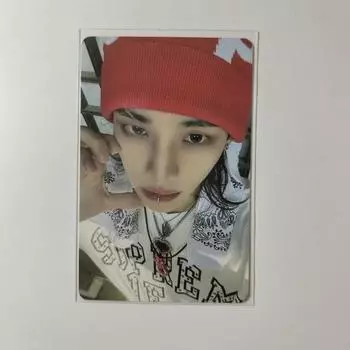 Фотокарточка из квадратного альбома Хёнджина Хопа