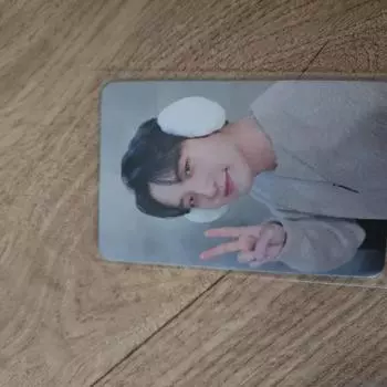 Фотокарточка наушников Люси Люси Шин Гвангиль