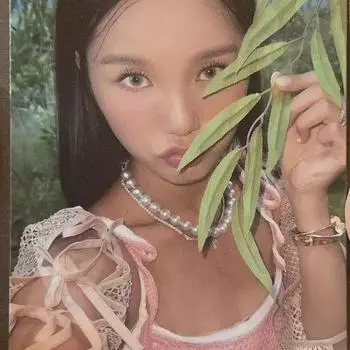 Фотокарточка предварительной записи трансляции Oh My Girl Mimi