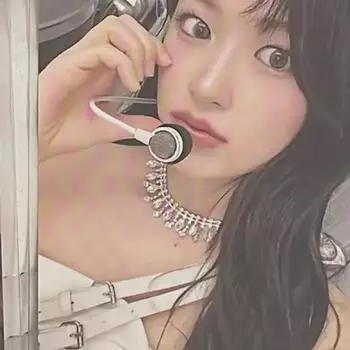 Фотокарточка с изображением сумки с мячом для поддержки Айв Ан Ю-Джин