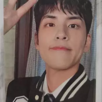 Фотокарточка с одной таблеткой на День6