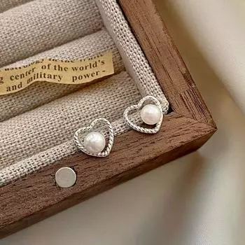France New Arrival Non-Specification Pearl Heart-Shaped Ear Studs Minimalist Heart-Shaped Earrings Pure Sweet Cute Female All-Match Jewelry White Gold(Gift box)