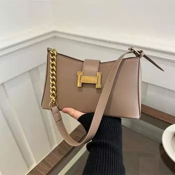 Французская нишевая сумка через подмышку женская 2024 новая модная портативная сумка на цепочке ретро иностранная универсальная женская сумка через плечо чёрный