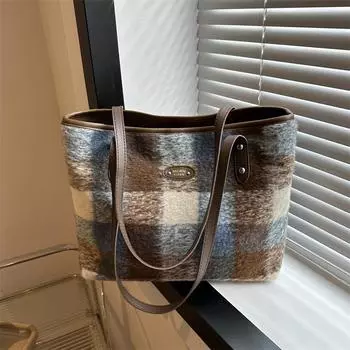 Французская нишевая сумка-тоут женская 2024 новая клетчатая сумка через плечо универсальная сумка для матери и ребенка модная клетчатая сумка подмышкой чёрный