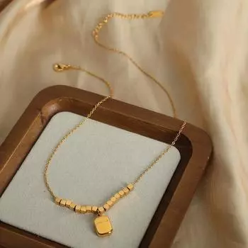 Французская романтическая резьба Английский квадратный кулон квадратное ожерелье из титановой стали универсальная индивидуальная ключичная цепочка для женщин