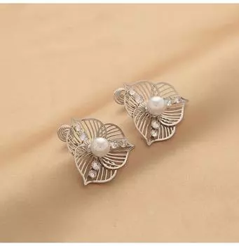 Французская роскошь искусственный жемчуг серебряные полые цветы женская мода противомоскитная спираль без пирсинга ушей клипса для ушей
