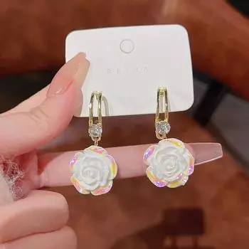 Французские акриловые серьги с цветочным принтом для женщин, белые темпераментные серьги с камелией, модные серьги-гвоздики с геометрическим дизайном C белый
