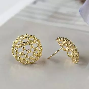 Французские элегантные серьги-пусеты для женщин, серьги с полым геометрическим дизайном, модные, темпераментные и популярные ювелирные изделия.