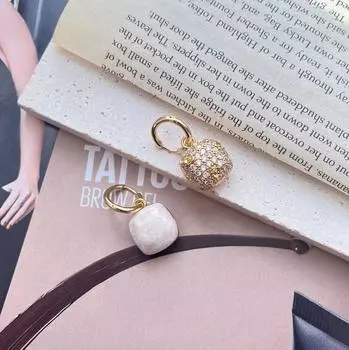 Французские квадратные серьги-каффы с глазурью-подтеком: Трендовый ретро дизайн светской львицы 2025 года, двусторонние универсальные серьги-подвески класса люкс для женщин белый