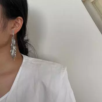 Французские легкие роскошные металлические серьги с длинными листьями и бахромой из металла, женские модные серьги-гвоздики с листьями высокого класса