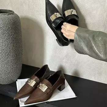 Французские одинарные туфли женские толстые каблуки осень новые металлические пряжки заостренные ретро маленькие кожаные каблуки 35