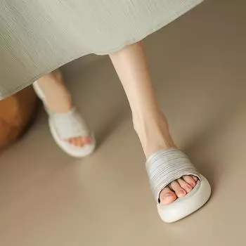 Французские пляжные тапочки на толстой подошве 2024 года, новинка, односложная женская летняя одежда, повседневные классные тапочки на толстом каблуке 35