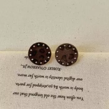 Французские ретро-флокированные леопардовые круглые серьги-гвоздики с леопардовым принтом, женские нишевые дизайнерские серьги Sense Light Luxury Elegant Fashion, универсальные серьги