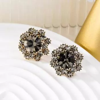 Французские ретро-серьги-гвоздики Женственные серьги High Sense Light Luxury Изысканные атмосферные серьги серый