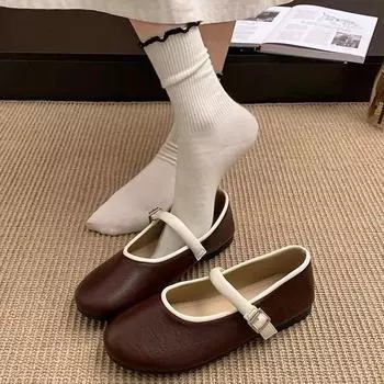 Французские ретро туфли Мэри Джейн с неглубоким горлом 2025 года, новый темперамент, универсальные, с плоским дном, простые слова, с маленькими кожаными туфлями 35