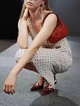 Французские туфли на высоком каблуке женские 2024 новый темперамент высокие чувства лакированные кожаные одинарные туфли сексуальные маленькие квадратные босоножки с тонким каблуком мешок головка 35