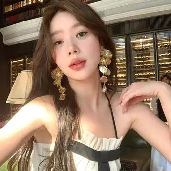 Французские золотые кисточки с цветком, уникальные серьги для женщин, роскошные, элегантные, с легким чувством, красивые серьги-гвоздики, преувеличенное и маленькое лицо