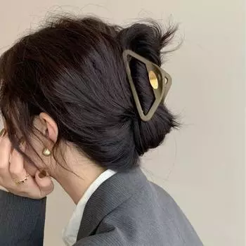 Французский минималистичный геометрический захват