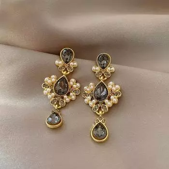 Французский Ретро Темперамент Капли Воды Жемчужные Серьги Женский Дизайн Чувство Универсальный Дворец Ветер Подвеска Для Ушей Индивидуальный Свет Роскошные Украшения Для Ушей золотистый
