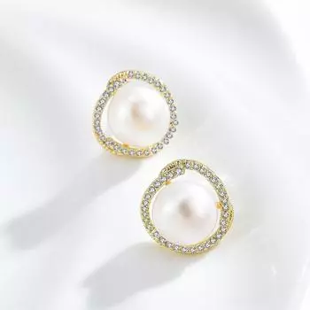 Французский стиль знаменитости Show Face Маленькое кольцо Серьги-гвоздики с пресноводным жемчугом Design Sense Simple High-End Универсальные женские серьги золотой