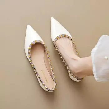 Французский темперамент остроносые одинарные туфли женские плоские неглубокие заклепки вечерние вечерние ветреные мягкие женские туфли 35 телесный