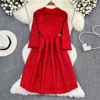 Французский твид, маленькое красное платье, круглый вырез, длина три четверти, тонкая талия, трапеция, шерстяное платье с помпоном и блестками