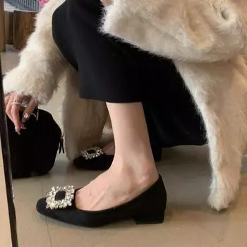 Французский вечерний бриз темперамент одиночные туфли женские квадратная голова неглубокий носок 2024 новые весенние туфли стразы толстый каблук низкий каблук женские туфли 35 чёрный