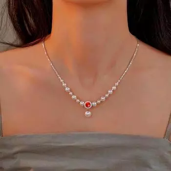 Французское ретро-ожерелье с красным цирконом, светлое роскошное нишевое серебряное жемчужное ожерелье, подходящее для ювелирных изделий для женщин и девочек.