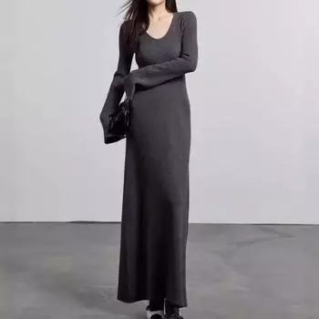 Французское трикотажное платье для женщин на осень и зиму. Приталенный свитер с V-образным вырезом в качестве базового платья. S чёрный