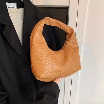 French high-end woven bag women s 2025 new shoulder underarm bag texture handbag versatile чёрный