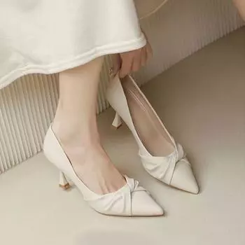 French lady high sense wear high heels 2024 Internet celebrity new retro British style pointed solid color single shoes women 35