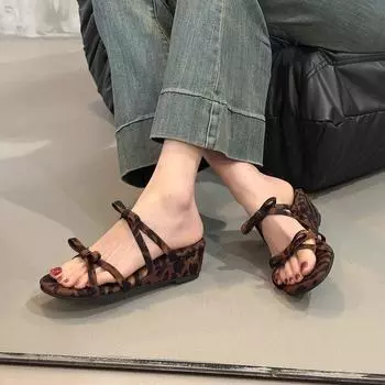 French leopard print bow wedge heel thick bottom cool slippers women s 2025 summer new fashion open toe one-word drag 35 красный