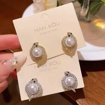 French Light Luxury Snake-Shaped Pearl Earrings for Women - Elegant Zodiac Year Design A1991 серебряный