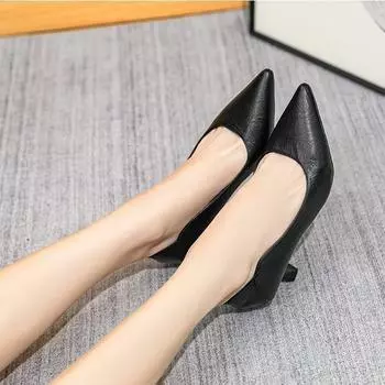 French medium heel pointed head shallow mouth small fragrant high heels women s 2025 spring and autumn new thin heel professional commuter shoes women 34