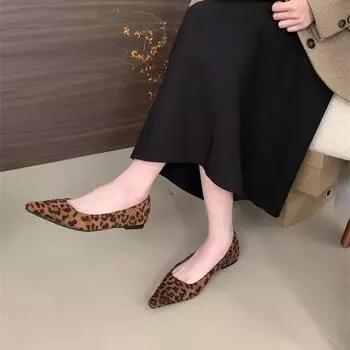 French pointed flat-soled single shoes women s 2025 new gentle evening temperament grandma shoes Korean version silver leopard print women s shoes 35 цветной печати леопарда