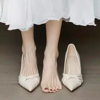 French pointed single shoes 2024 new Internet celebrity niche temperament professional single shoes simple shallow commuter high heels women 34