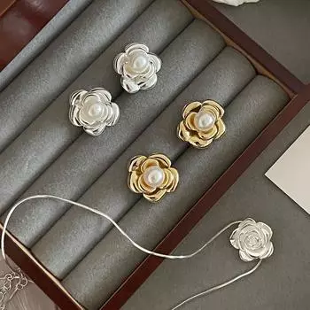 French retro pearl stud earrings, camellia silver needle earrings, Xiaoxiang lady temperament, high-end new earrings. 925 silver needle