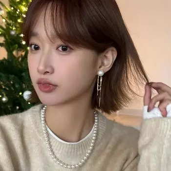 French retro pearl stud earrings light luxury unique high-end fringed silver needle earrings exquisite fashion new earrings 925 silver needle